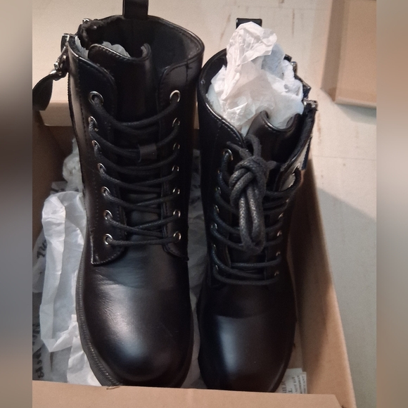 Black Kids Boots Size 2 - Picture 2 of 3